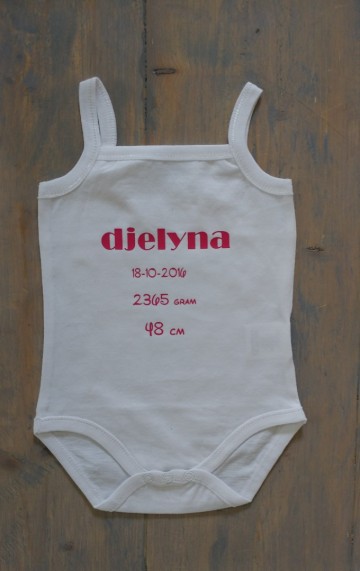 Rompertje met naam en geboortegevens