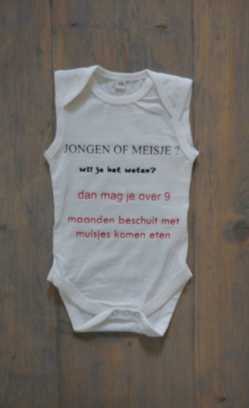 Rompertje met tekst aankondiging baby op komst