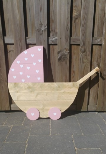 Steigerhouten kinderwagen meisje